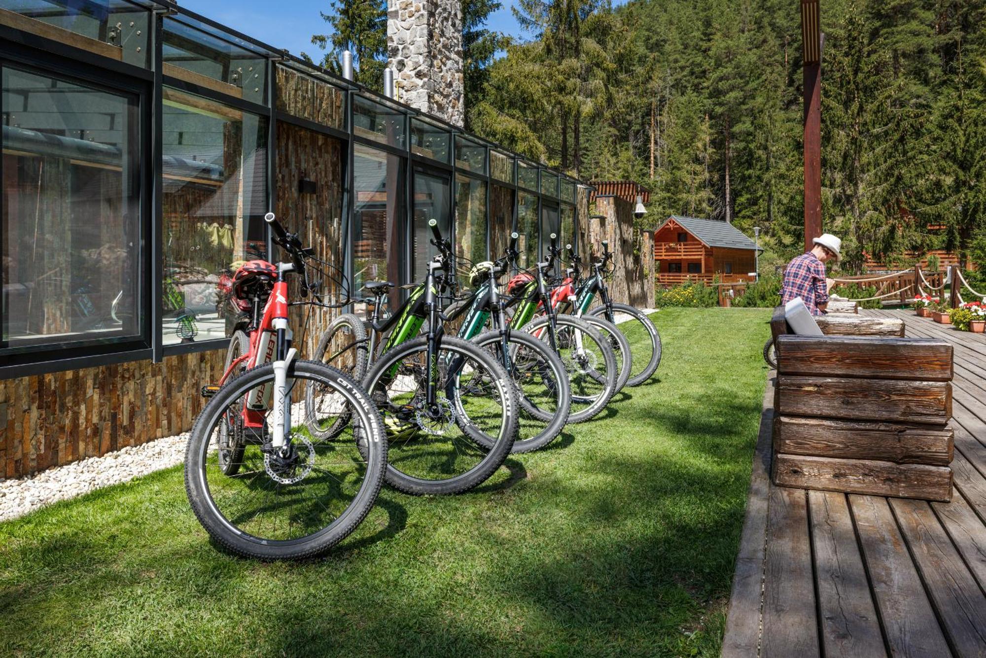 Lopusna Dolina Resort スヴィット エクステリア 写真